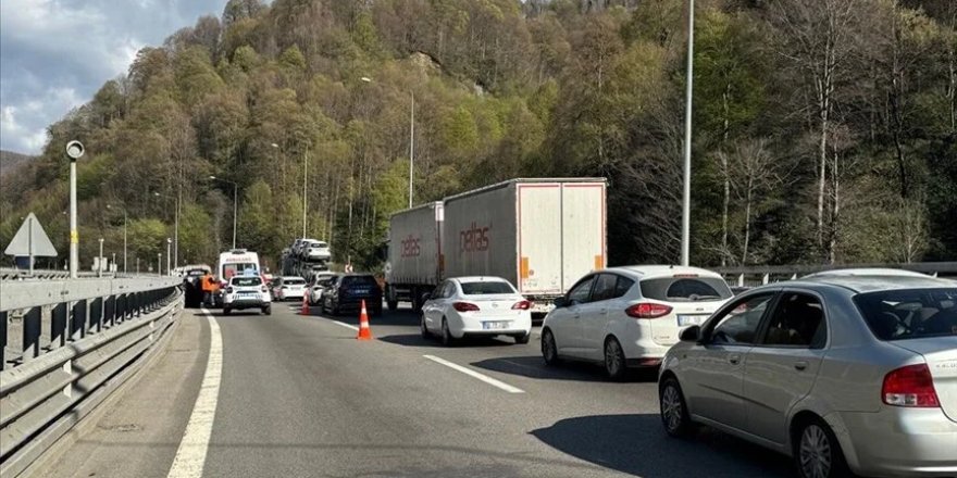 Bayram tatilinin ilk 2 günündeki trafik kazalarında 12 kişi öldü, 1966 kişi yaralandı