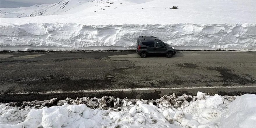 Kar ve tipi nedeniyle 4,5 aydır kapalı olan Ardahan-Ardanuç yolu ulaşıma açıldı