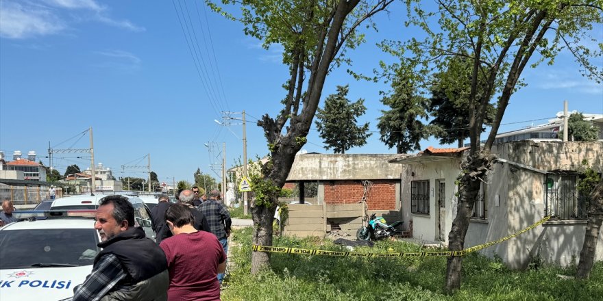 İzmir'de bahçe duvarına çarpan motosikletin sürücüsü öldü