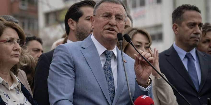 CHP'nin Hatay Büyükşehir Belediye Başkan adayı Savaş'tan YSK önünde açıklama