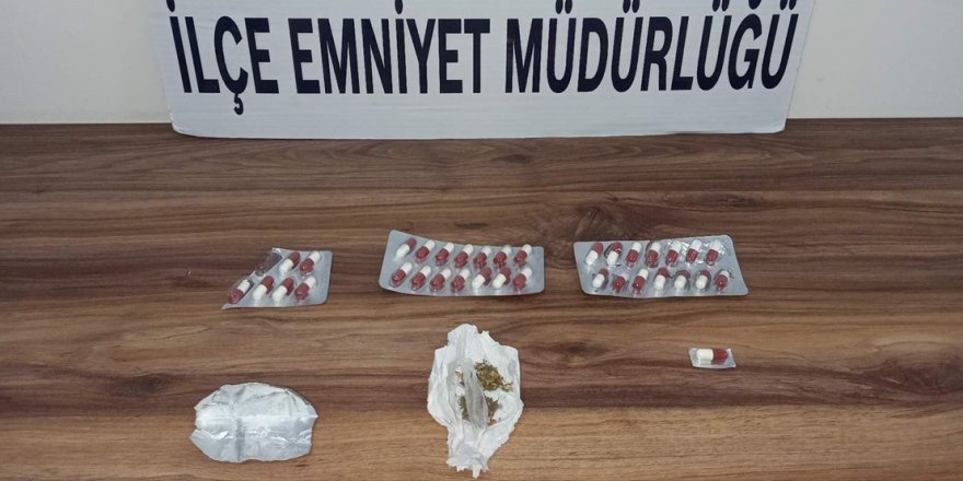 Denizli'de uyuşturucu bulunan otomobildeki 2 şüpheliden 1'i tutuklandı