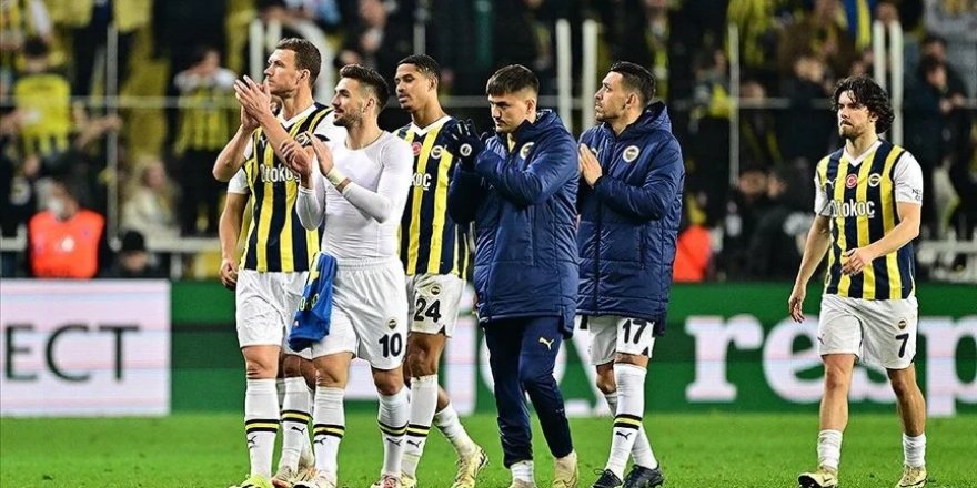 UEFA, Fenerbahçe'nin 3 maçlık deplasman yasağı cezasının bir maçını erteledi