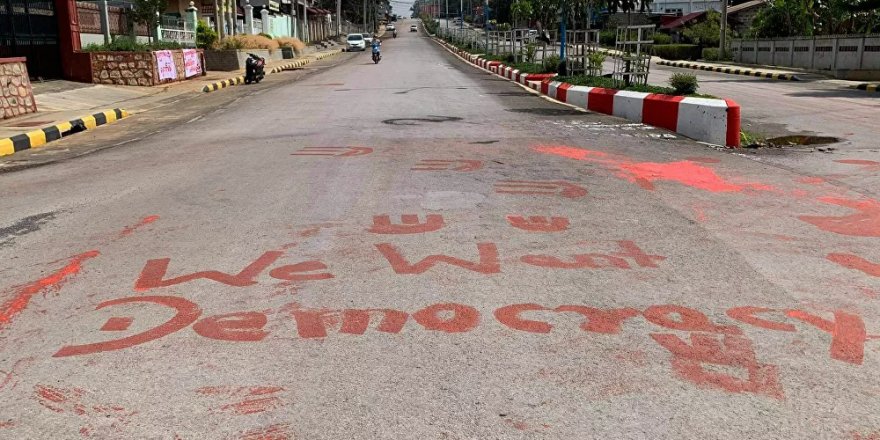 Myanmar'daki darbe karşıtı protestolarda 'kan eylemi'