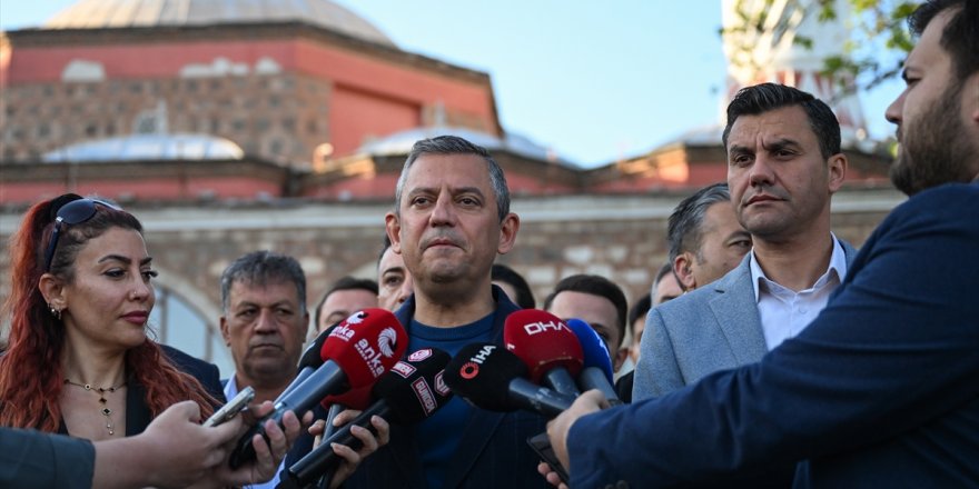 CHP Genel Başkanı Özel, Manisa'da bayram namazı sonrası açıklamalarda bulundu
