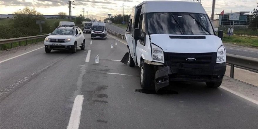 Tekirdağ'da servis araçlarının çarpıştığı trafik kazasında 16 kişi yaralandı