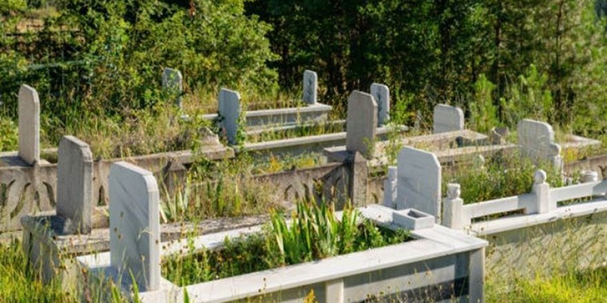 Afyonkarahisar'da bir kişi, mezarlık ziyaretinde tartıştığı kişiyi öldürdü