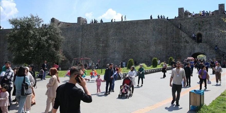 "Medeniyetler Kenti" Diyarbakır bayramı dolu dolu geçirdi