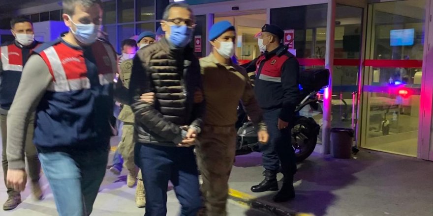 İzmir'de PKK ve FETÖ üyelerine yönelik operasyonlarda yakalanan 4 zanlı tutuklandı