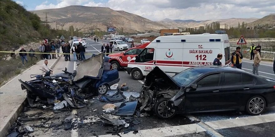 Malatya'da trafik kazasında 3 kişi hayatını kaybetti, 5 kişi yaralandı