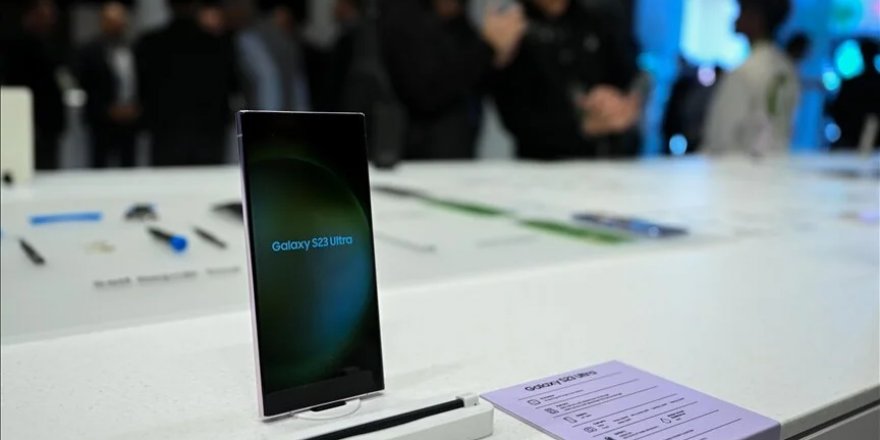 Güney Koreli Samsung, akıllı telefon satışında Apple'ı geçti