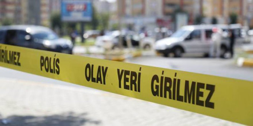 İzmir'de sokaktaki bir kişinin çantasını gasbeden 6 şüpheli yakalandı