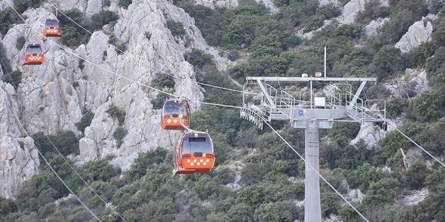 Antalya'da kazanın yaşandığı teleferik tesisi girişlere kapatıldı