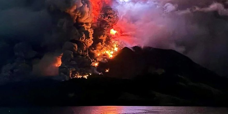 Endonezya'daki Ruang Yanardağında patlama