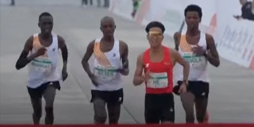Pekin'deki yarı maratonda hile iddiası nedeniyle atletlerin madalyaları geri alındı