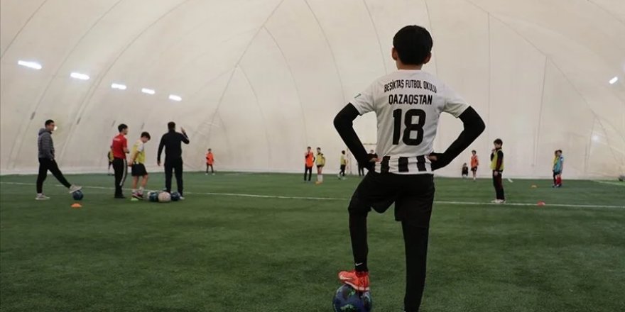 Kazakistan'da geleceğin futbolcuları Beşiktaş okullarında yetişiyor