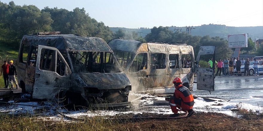 Muğla'da iki minibüsün çarpıştığı kazada 4'ü ağır 14 kişi yaralandı