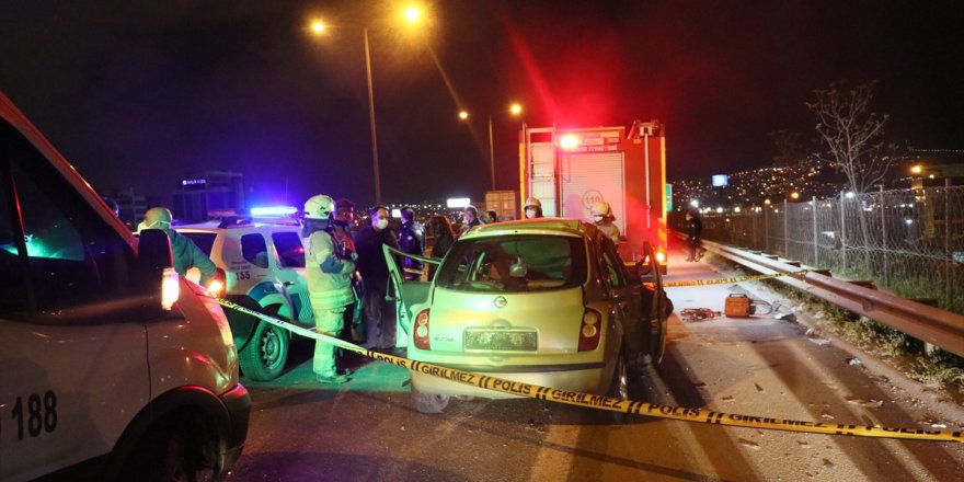 İzmir'de otomobil tıra çarptı: 1 ölü, 1 yaralı