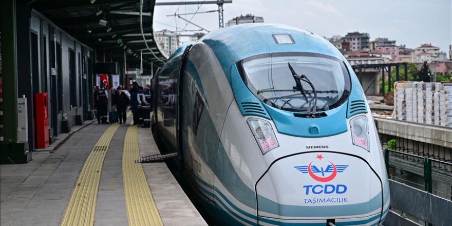 İstanbul-Sivas aktarmasız ekspres yüksek hızlı tren seferleri başladı