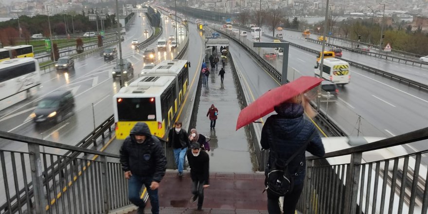 İstanbul’da soğuk ve yağışlı hava etkili olmaya başladı