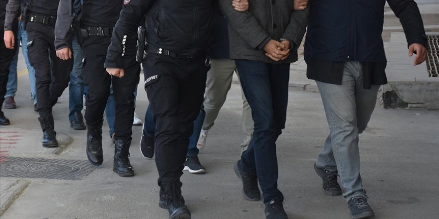 İzmir'de FETÖ'nün emniyet mahrem yapılanmasına yönelik operasyonda 7 kişi yakalandı