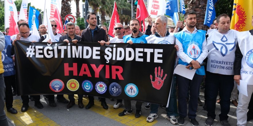 Manisa'da eğitim sendikaları, İstanbul'da okul müdürünün öldürülmesini protesto etti