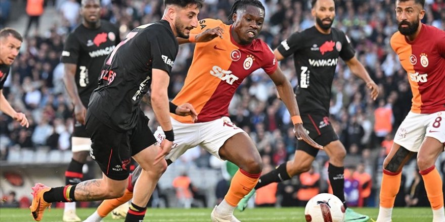 Galatasaray VavaCars Fatih Karagümrük'ü 3-2 mağlup etti