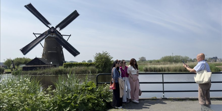Hollanda'da "Ulusal Değirmen Günü"nde 700 değirmenin kapıları ziyaretçilere açıldı