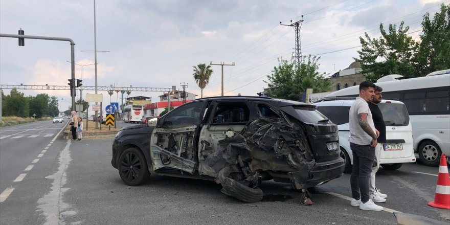 Nazilli'de otobüsün çarptığı otomobilin sürücüsü yaralandı