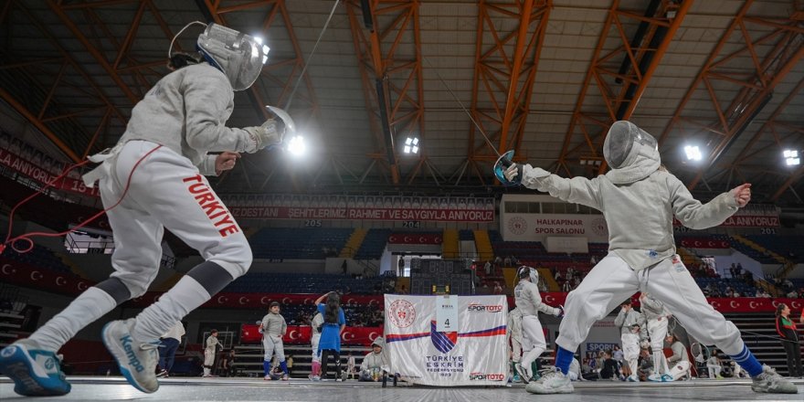Alt yaş gruplarında Kılıç Türkiye Şampiyonası, İzmir'de tamamlandı