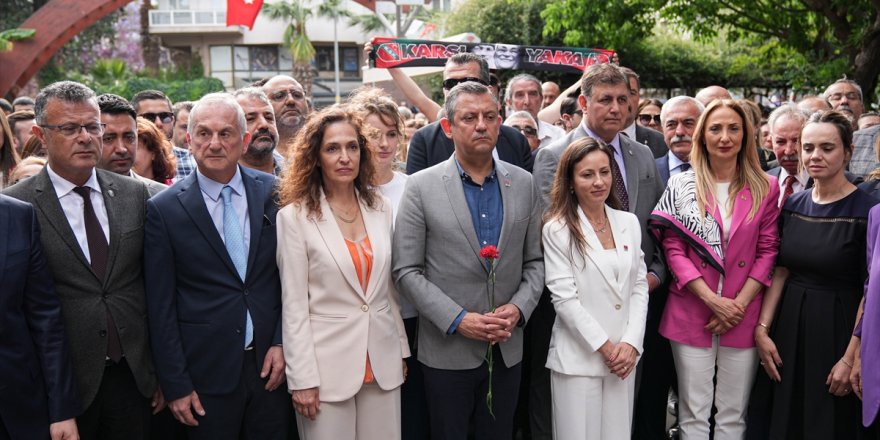 CHP Genel Başkanı Özel, Zübeyde Hanım'ın anıt mezarını ziyaret etti