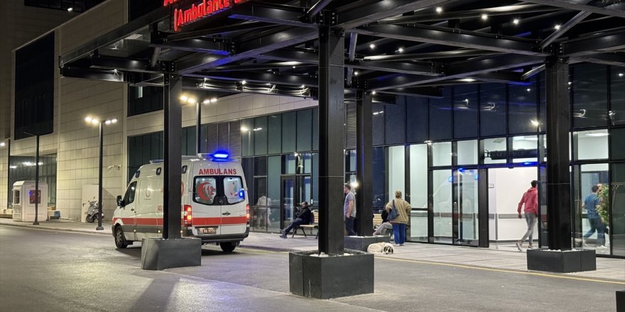 İzmir'de balkonda silahla vurulan kişi ağır yaralandı