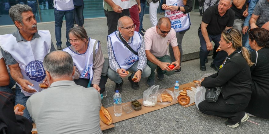 Bayraklı belediyesi çalışanları ücretlerini alamadıkları gerekçesiyle eylem yaptı