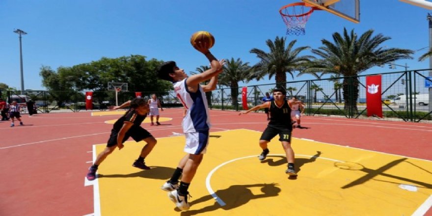Basketbol turnuvası Red Bull Half Court Türkiye finali İzmir'de düzenlenecek