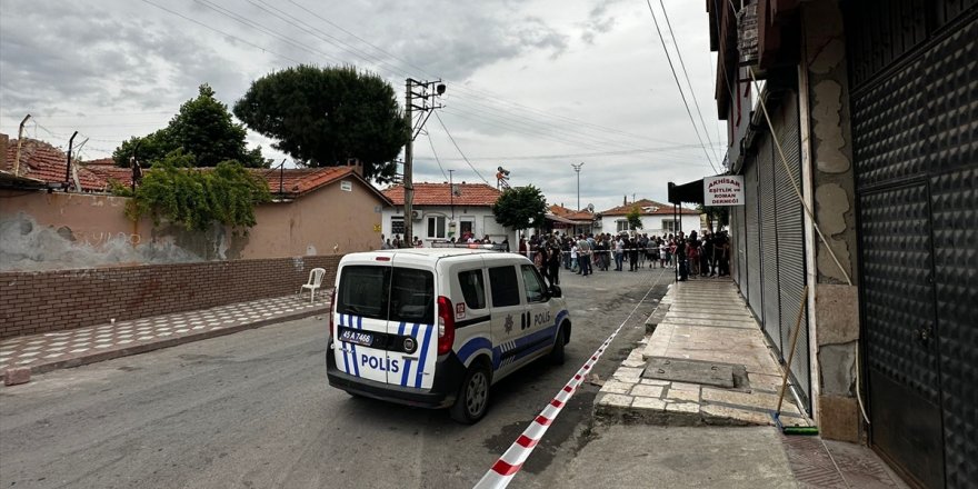 Manisa'da bir zanlı tartıştığı kişiyi tabancayla öldürdü