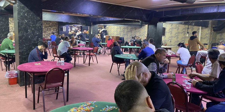 İzmir'de kumar oynarken yakalanan 76 kişiye para cezası