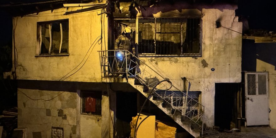 İzmir'de müstakil evde çıkan yangın söndürüldü