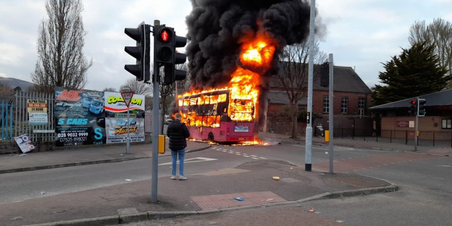 Kuzey İrlanda'da protestolar şiddet olaylarına dönüştü