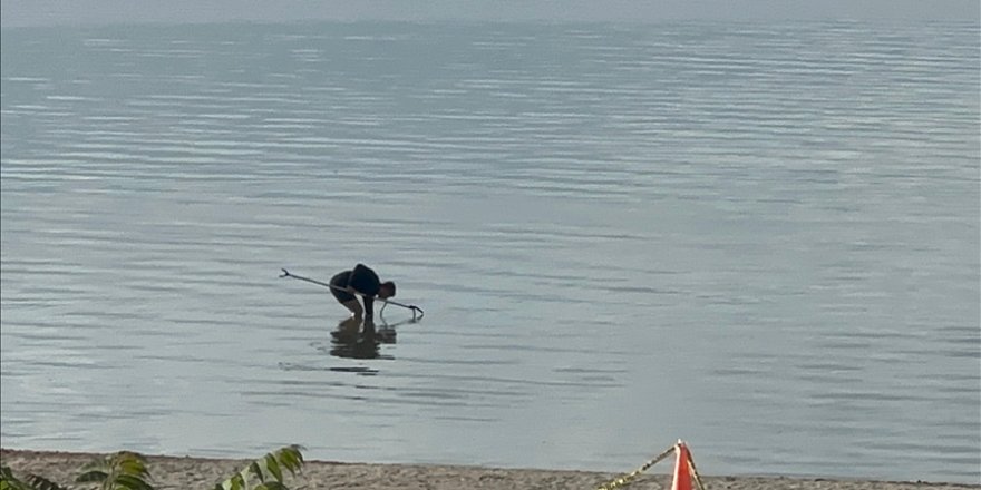 Eğirdir Gölü'nde bulunan el bombaları gölden temizlendi