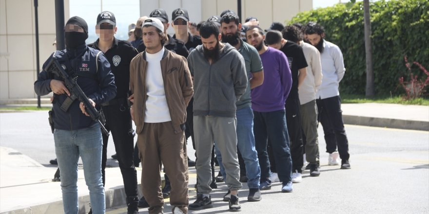 Manisa'daki DEAŞ operasyonunda 8 şüpheli tutuklandı