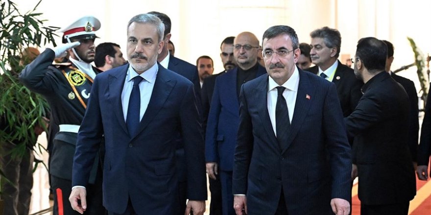Cumhurbaşkanı Yardımcısı Yılmaz ile Dışişleri Bakanı Fidan, Reisi'nin taziyesine katıldı