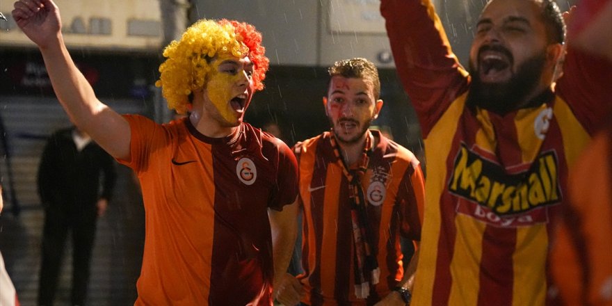 İzmir ve çevre illerde Galatasaray taraftarı şampiyonluğu kutladı