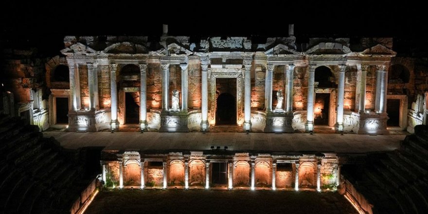 Pamukkale'de turizmciler 3 milyon ziyaretçi hedefinin gece müzeciliğiyle aşılacağını düşünüyor