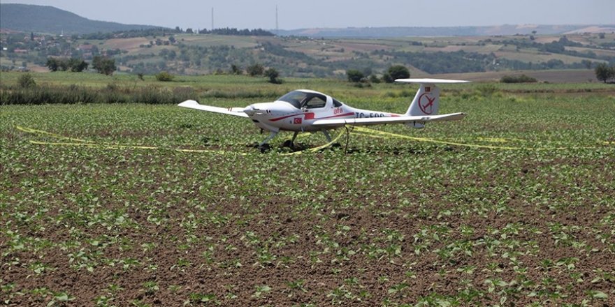 Tekirdağ'da eğitim uçağı tarlaya zorunlu iniş yaptı