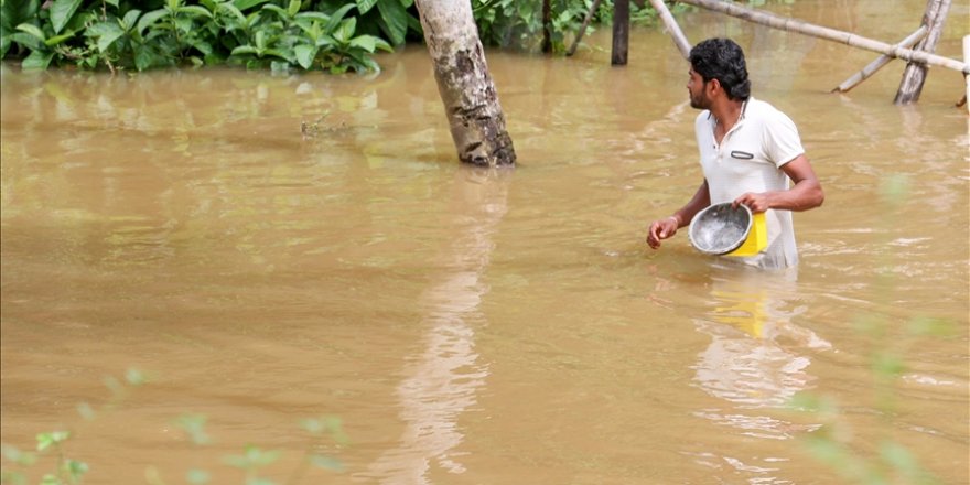 Sri Lanka'da şiddetli yağışlar sonucu meydana gelen sel ve heyelanda 10 kişi öldü