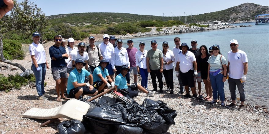 Bodrum'da tekneyle ulaşılan plajda çevre ve deniz dibi temizliği yapıldı