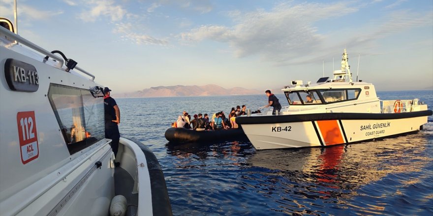 Muğla açıklarında 17 düzensiz göçmen kurtarıldı, 38 göçmen yakalandı