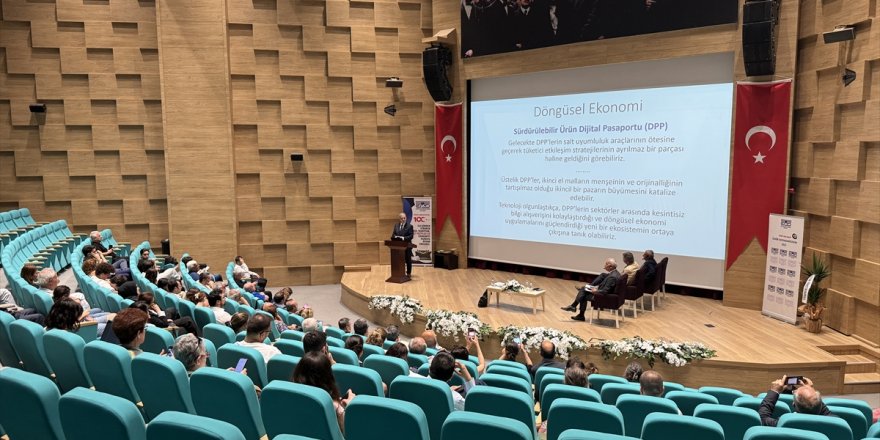 İzmir'de "Cumhuriyetimizin İkinci Yüzyılında Türkiye Ekonomisi" paneli düzenlendi