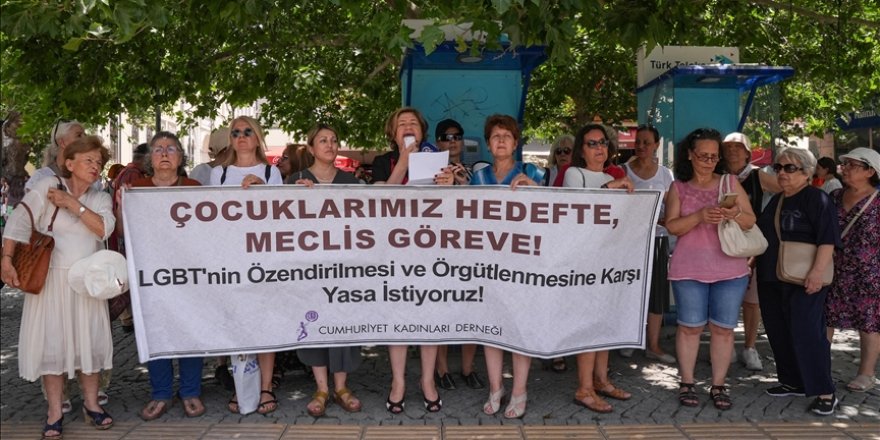 İzmir'de LGBT propagandası ve örgütlenmesini yasaklayan yasa talebiyle imza toplandı