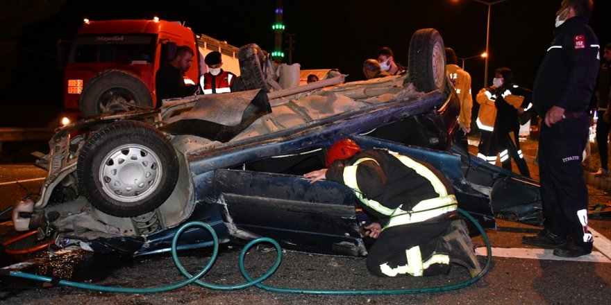 Manisa'da otomobiller çarpıştı: 2 ölü, 4 yaralı