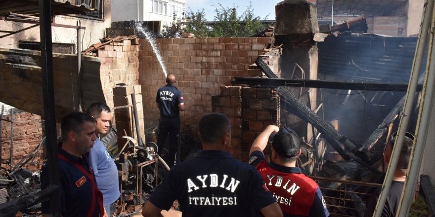 Aydın'da depoda çıkan yangında 3 ev hasar gördü